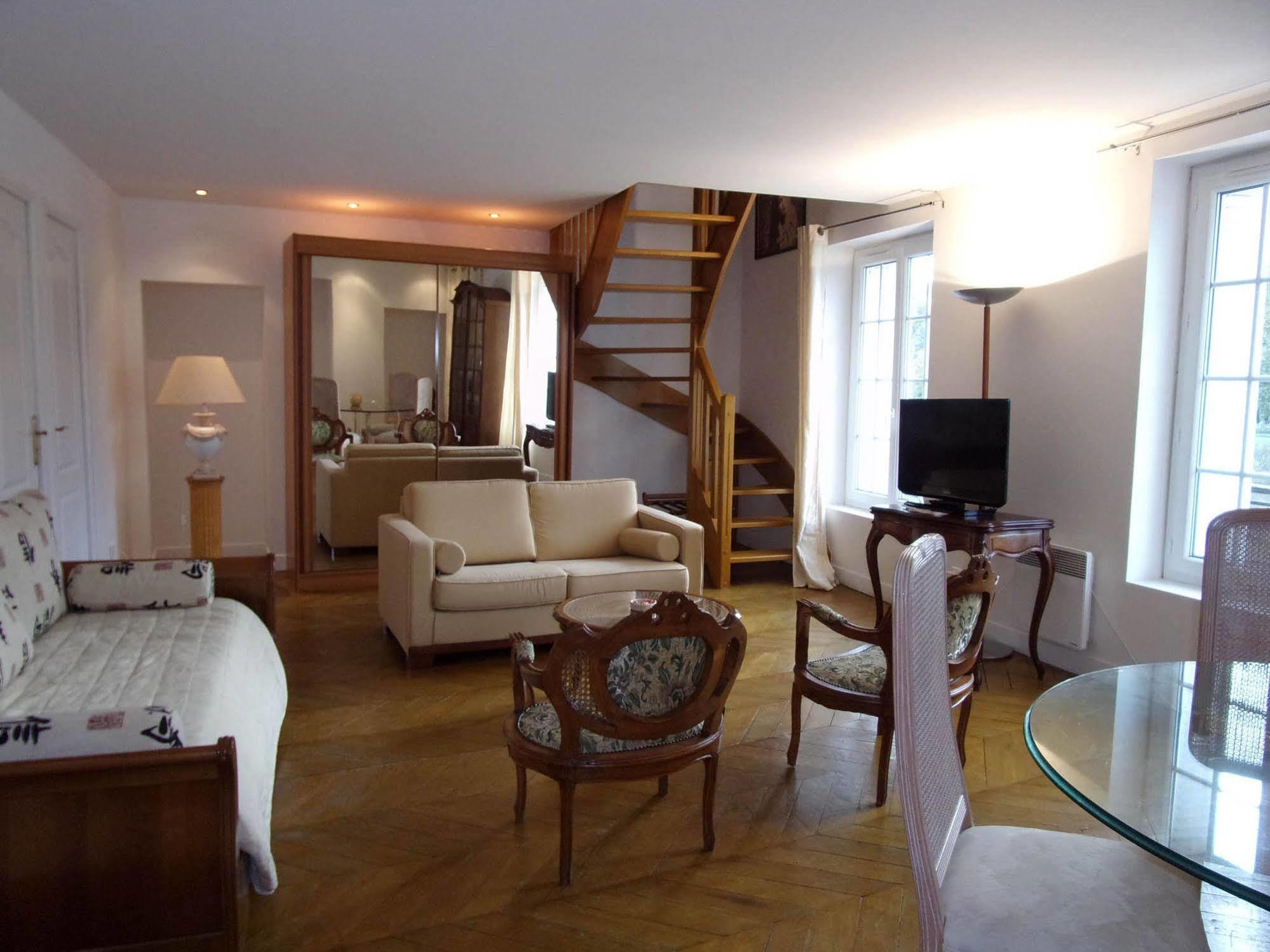 Top' Appart Hotel Pont Sainte Maxence Bagian luar foto